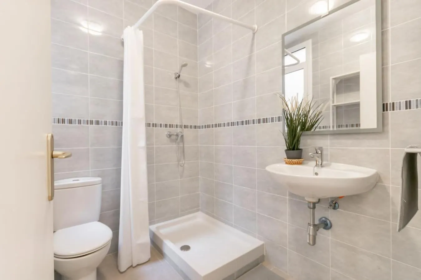 Hostel Private Rooms In Historic Center Barcelona